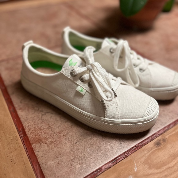 Cariuma OCA Low Off-White Canvas Sneaker Women - Women / Off-White / 8.5 - Picture 6 of 6